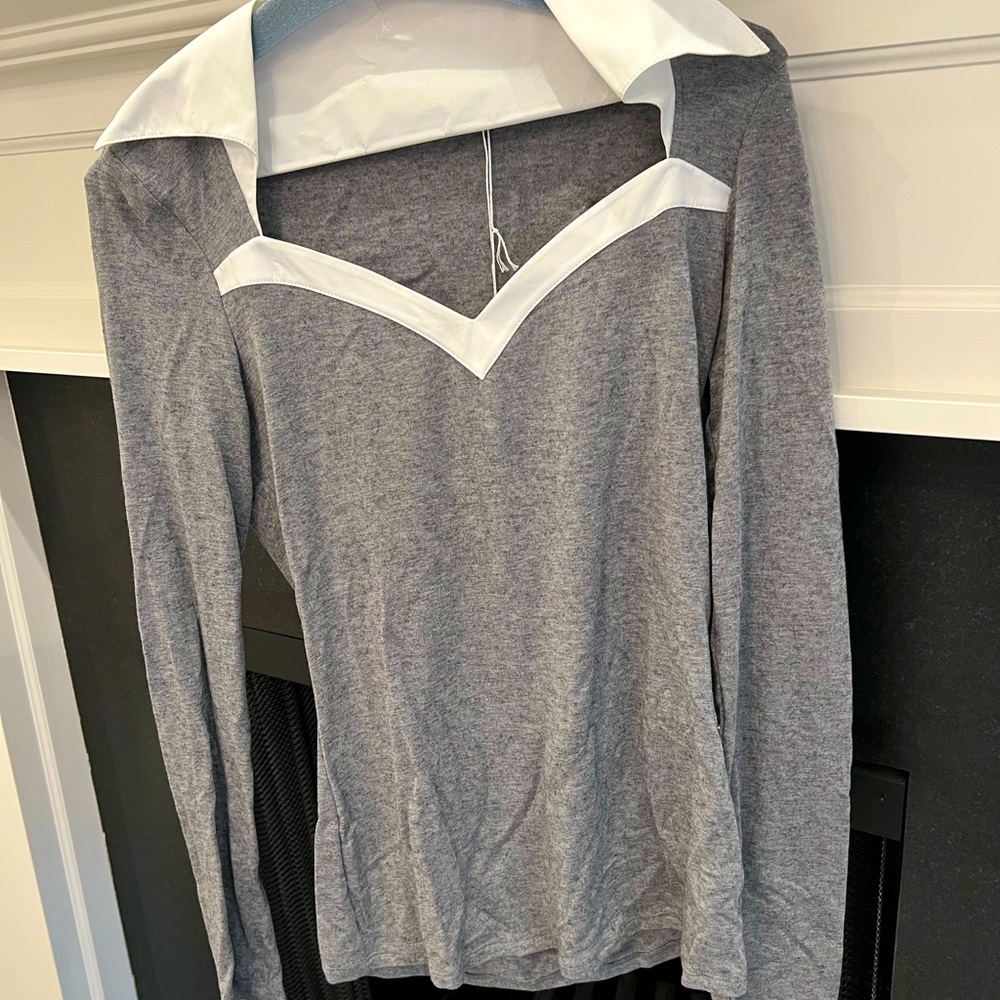 Ann Fontaine lightweight long sleeve top with fun neckline